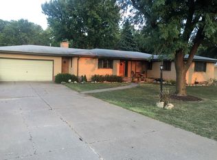 5 N Eastborough Rd, Salina, KS 67401