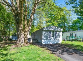 135 Concord Dr, Utica, NY 13502