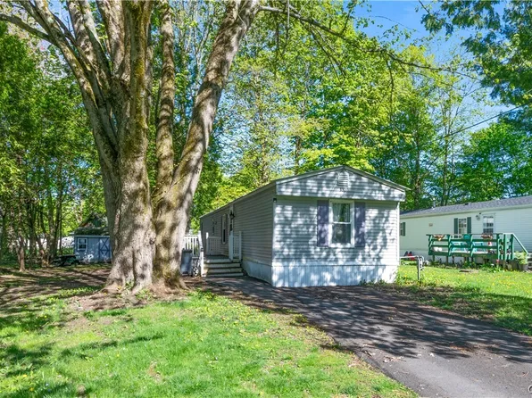 135 Concord Dr, Utica, NY 13502