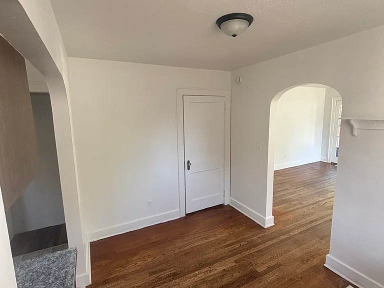1402 E 51st St #1 — Photo 6