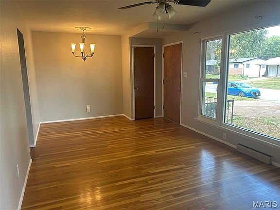 5th image of 704 Holiday Ave