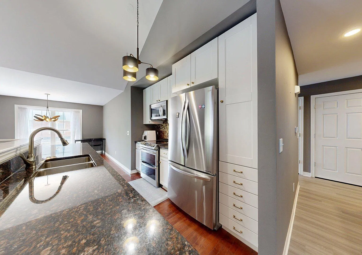 2 bed, 2.0 bath, 1341 sqft, $2,000 — Photo 4