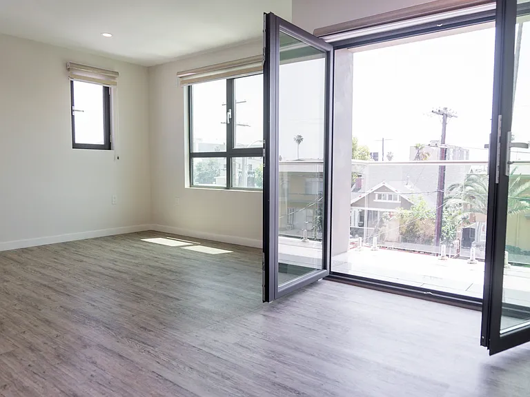 5107 Harold Way #1 — Photo 32