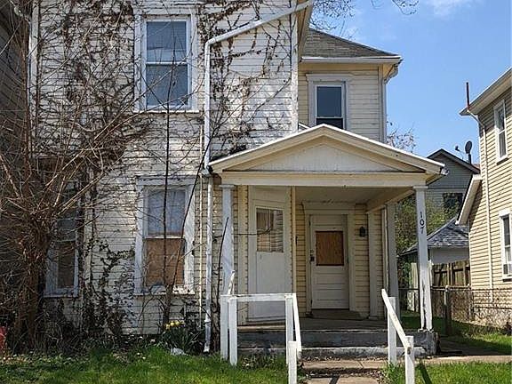 2nd image of 107 S McGee St