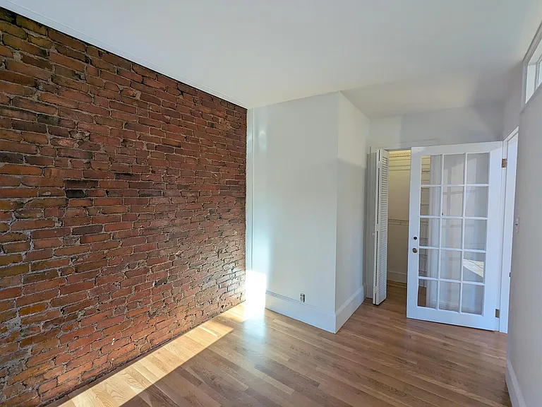 17 Howe St #3 — Photo 3