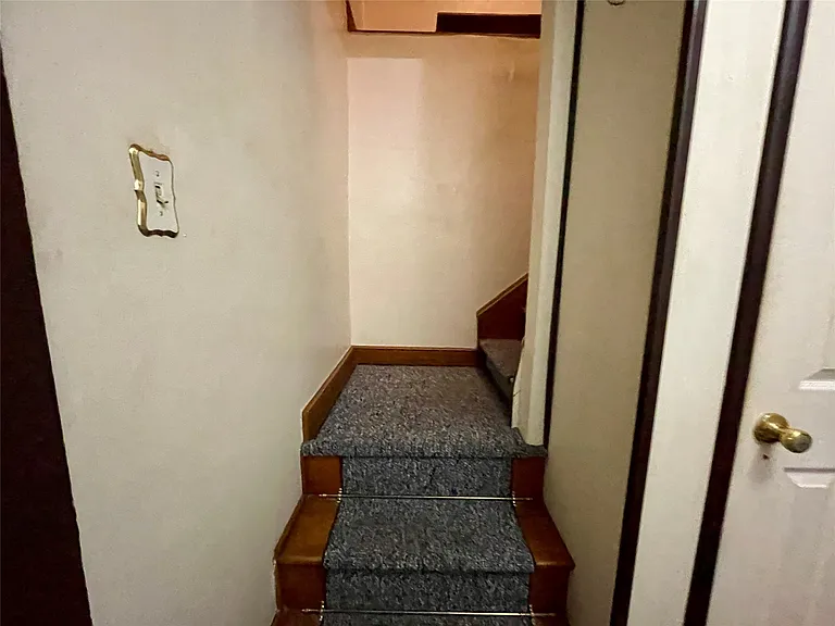 112 N Roosevelt Ave — Photo 17
