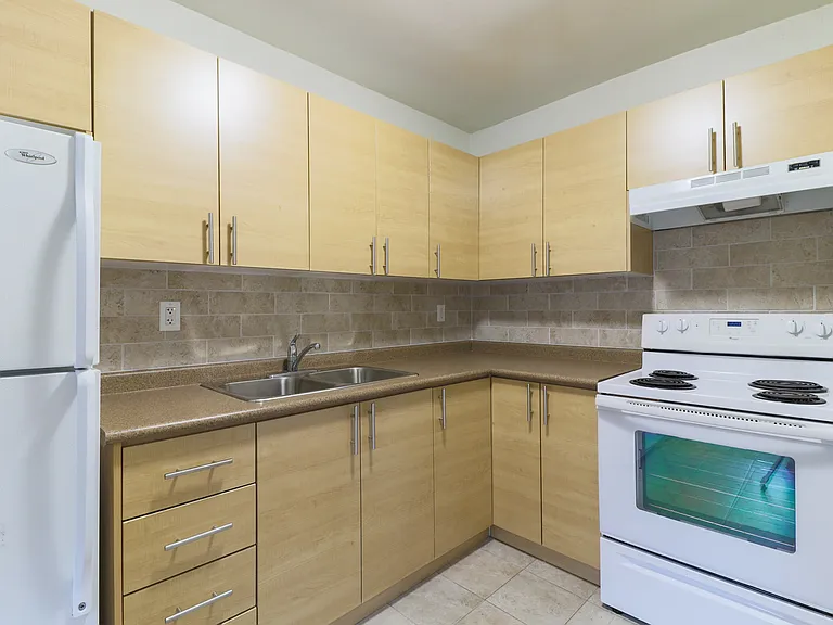 345 Lakeshore Rd W — Photo 26