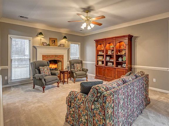 4th image of 1383 Cedar Hollow Dr