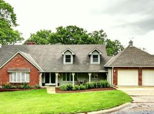 804 High Dr, Excelsior Springs, MO 64024