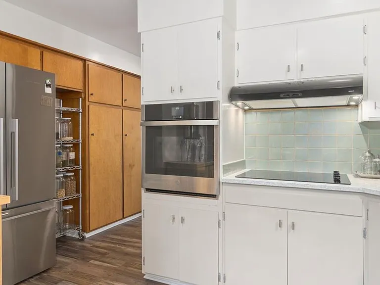 369 W D St — Photo 15