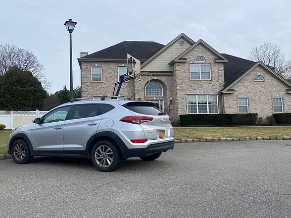 3rd image of 32 Greenview Ct