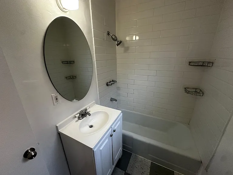 1177 N Hoover St #3/4 — Photo 18