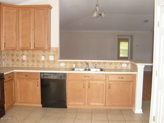 4th image of 2067 N Cranbrook Ave