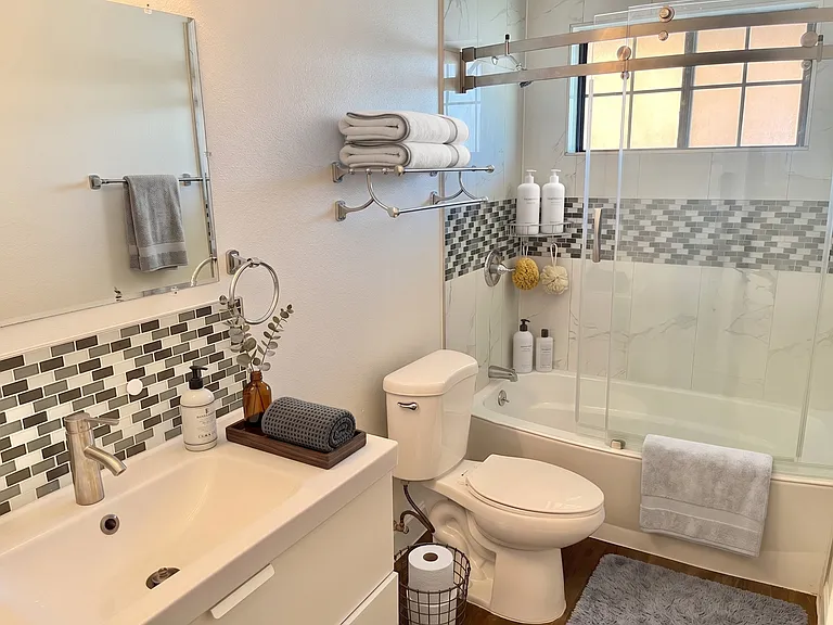 4320 N 27th St #8 — Photo 17