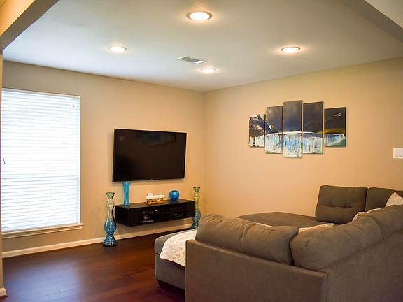 3rd image of 4103 Hill Oak Dr