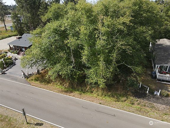 2nd image of 511 Duck Lake Drive NE