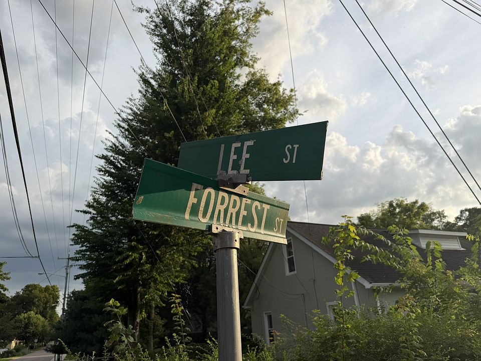 2nd image of 425 Forrest St
