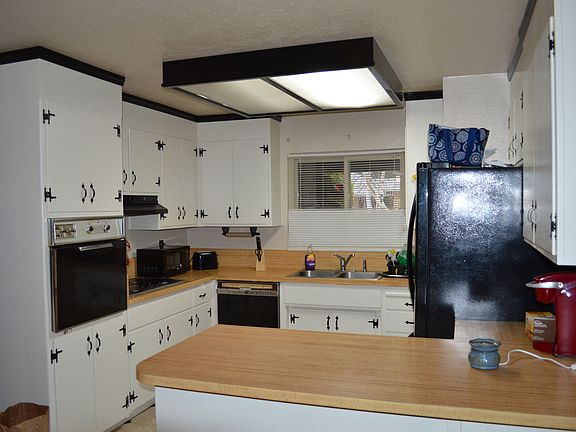 3rd image of 1218 Simmons St