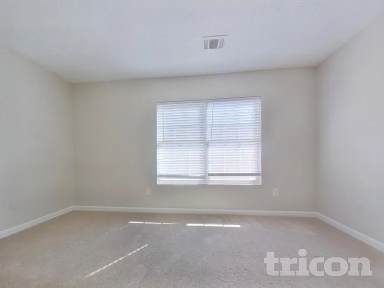401 Silver Spring St — Photo 13