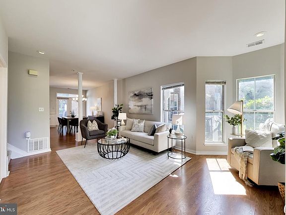 4th image of 3726 Burnham Pl NE