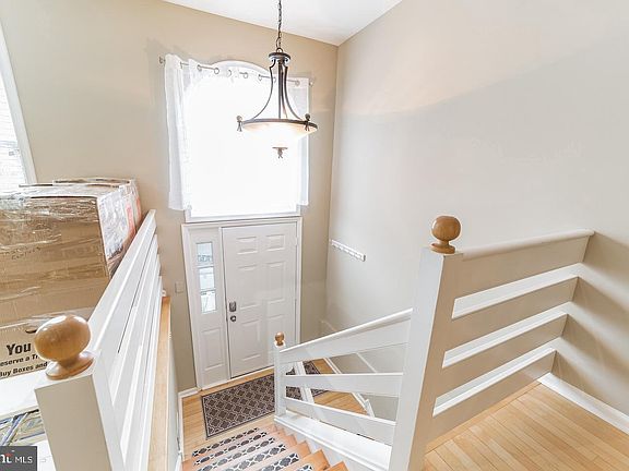 4th image of 104 Victoria Ct
