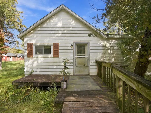 9245 Cedar Lake Rd, Pinckney, MI 48169