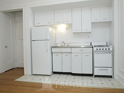 3rd image of 1055 W Glenlake Ave