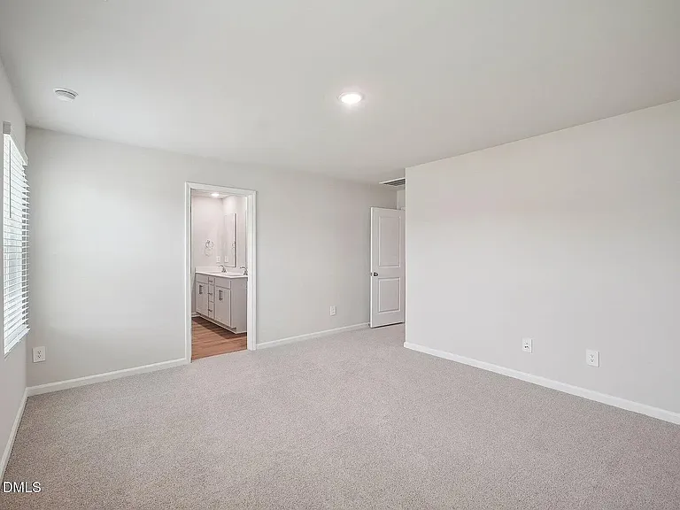 1040 Saint Lawrence Dr — Photo 19