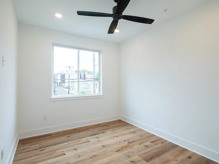 2621 W Oxford St #306 — Photo 12