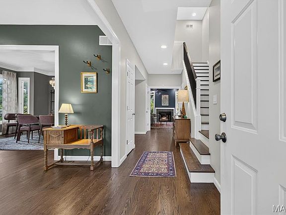 4th image of 366 W Point Ct
