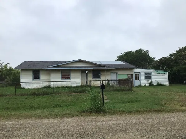 526 Jack Grace Hill Rd, Bowie, TX 76230