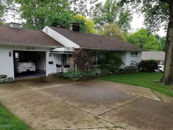 2241 Robinhood Dr, Wooster, OH 44691