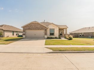 8628 Mirror Lake Dr, Fort Worth, TX 76179