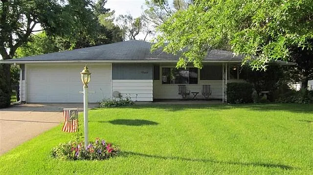 17449 Parker Ave photo 1