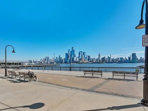 1100 Maxwell Lane image 18 of 20