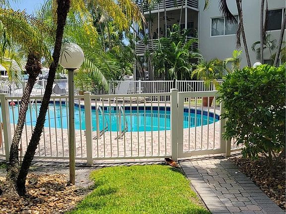 3rd image of 1535 SE 15th Street #306