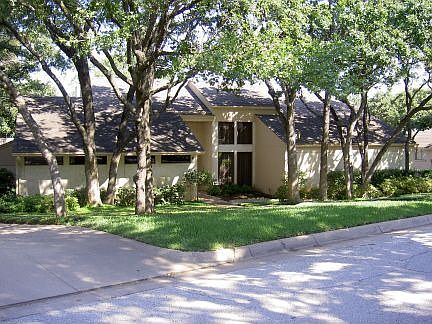 1st image of 2322 Chimney Hill Dr