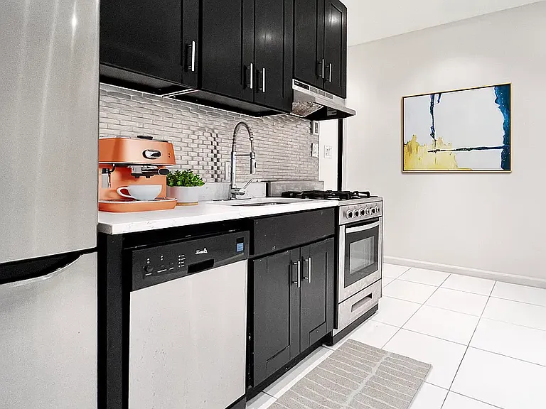 241 W 115th St #1B — Photo 3