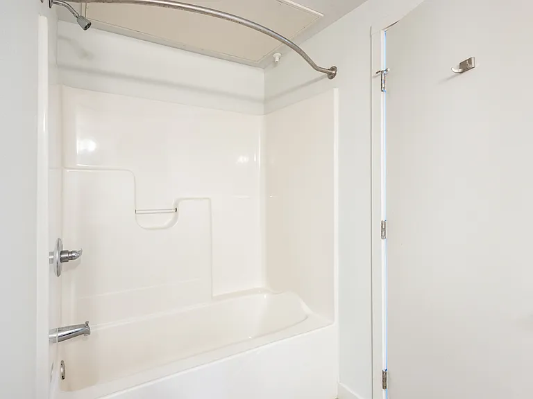 Hawks Landing Apartments — Photo 36