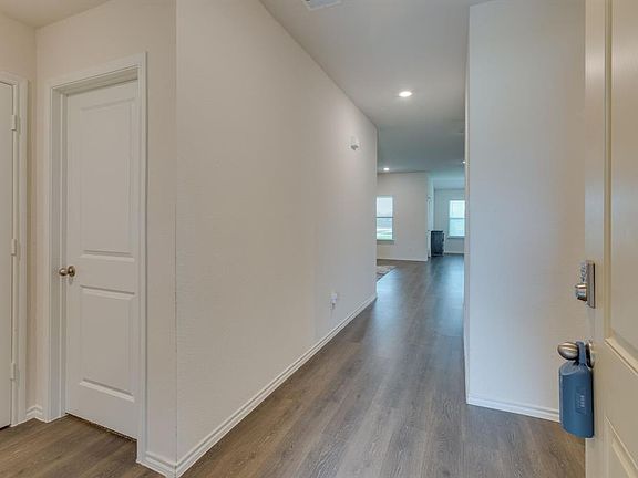 4th image of 3101 Pembrooke Dr