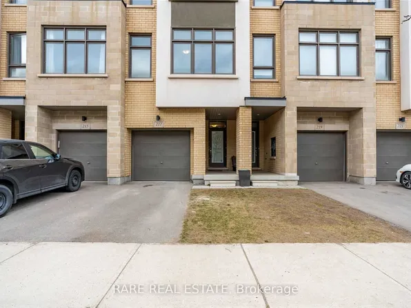 217 Huguenot Rd, Oakville, ON L6H 0L6