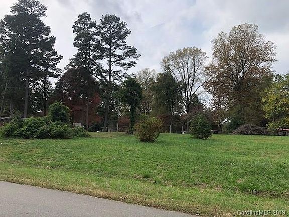 4th image of 12011 Hillcrest Ln