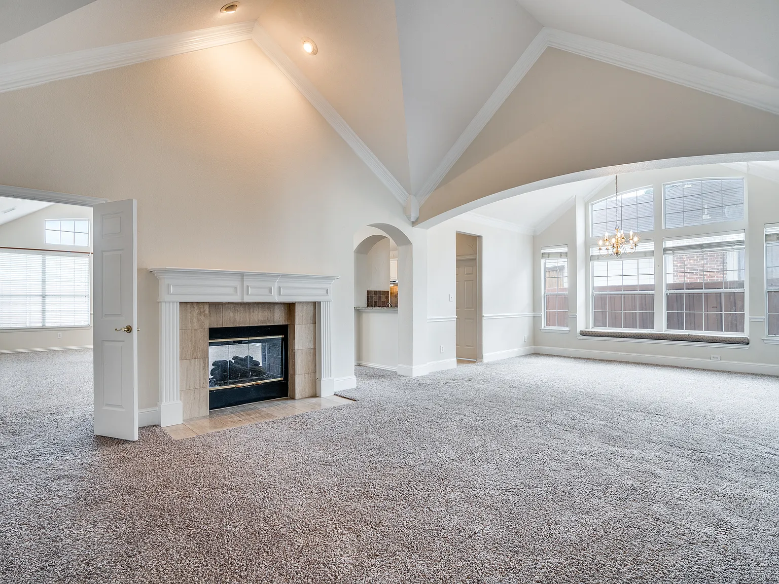 4 bed, 3.5 bath, 3103 sqft, $3,800 — Photo 3