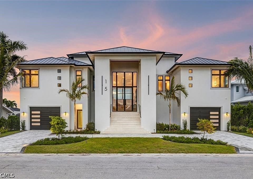 1st image of 15 Bayview Blvd