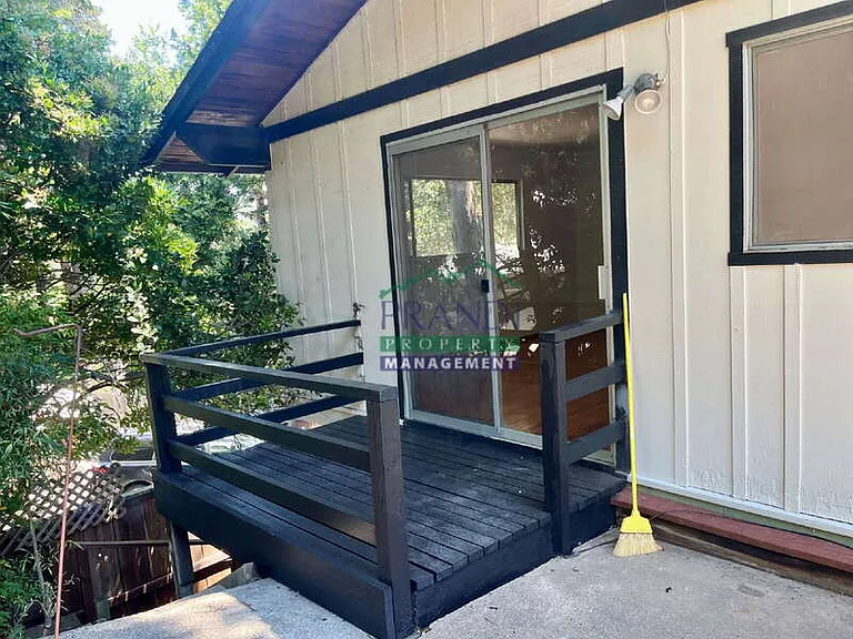 20 Graceland Dr — Photo 14