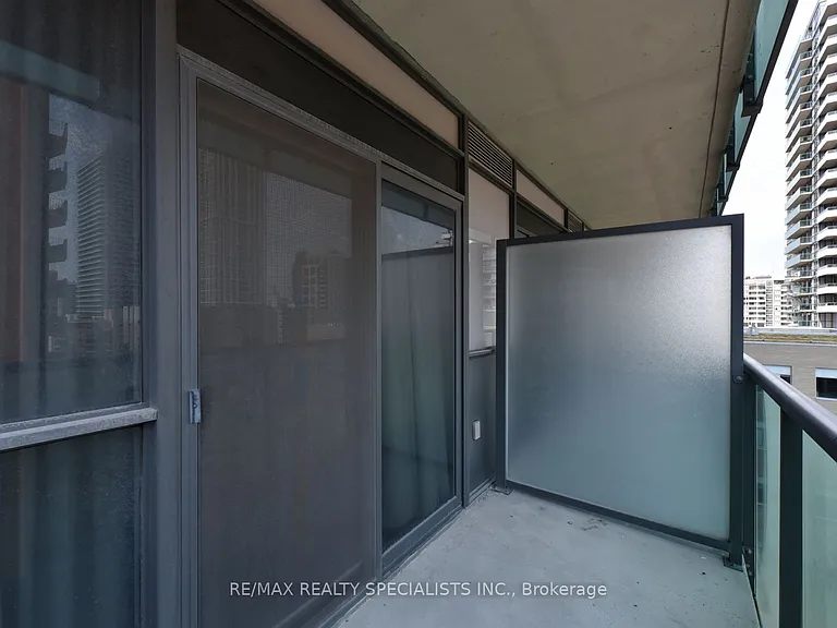 70 Roehampton Ave #712 — Photo 22