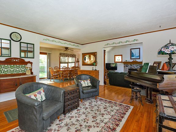 3rd image of 134 Grassmere Ave