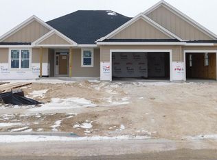 285 Mullberry Ln, Grafton, WI