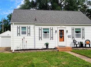 4037 Cambridge St, Des Moines, IA 50313