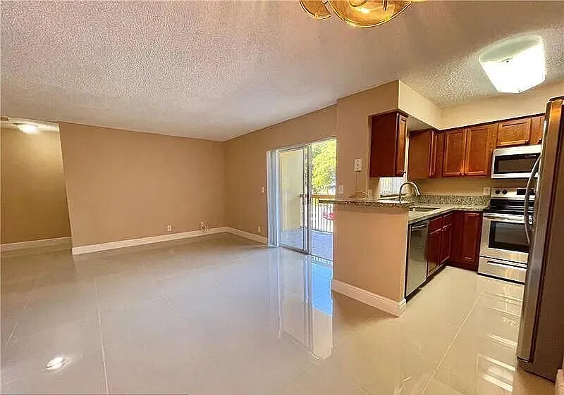 7660 Westwood Dr — Photo 3